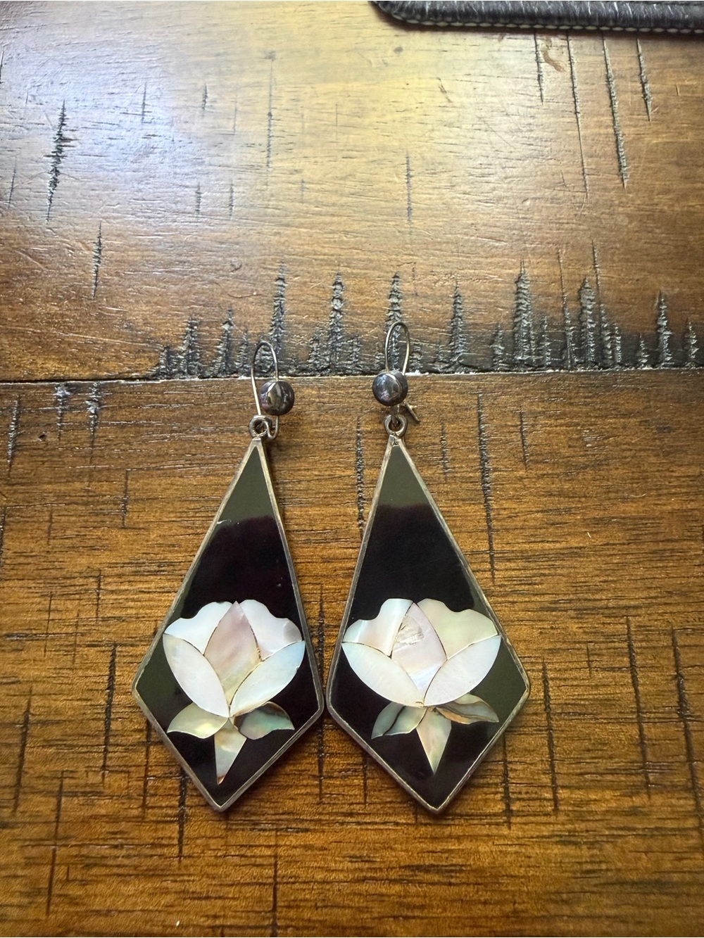 Vintage Mother of Pearl Lotus Inlay Black Drop Earrings - Women Jewelry